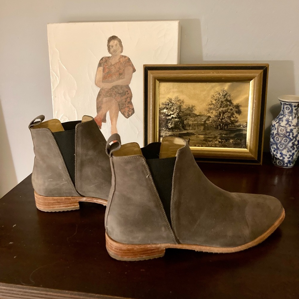 Nisolo Everyday Chelsea Boot in Gray